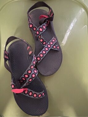 Chaco Black and Pink Strappy Women's Outdoor Sandals Sz 7 Excellent Condition